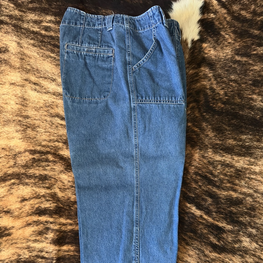 Essentials size 10 capris